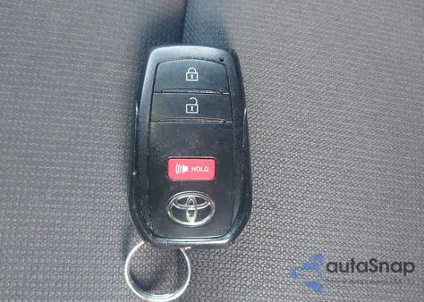 2024 Toyota Corolla Cross Le z USA, uszkodzony, nr VIN 7MUCAABGXRV103159